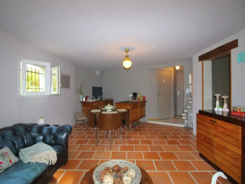 2 Tastefully Furnished Gites With Private Pool, 1km From Faucon