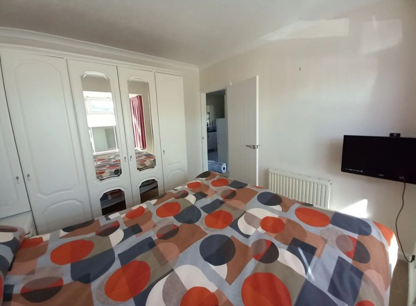 Captivating 2-bed House in Warden and Close to sea