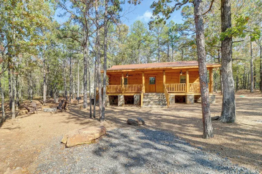 Tumbling Shoals Cabin Near Greers Ferry Lake!