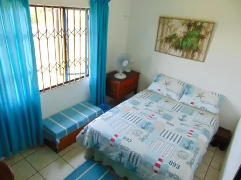 Airport Beach Backpackers