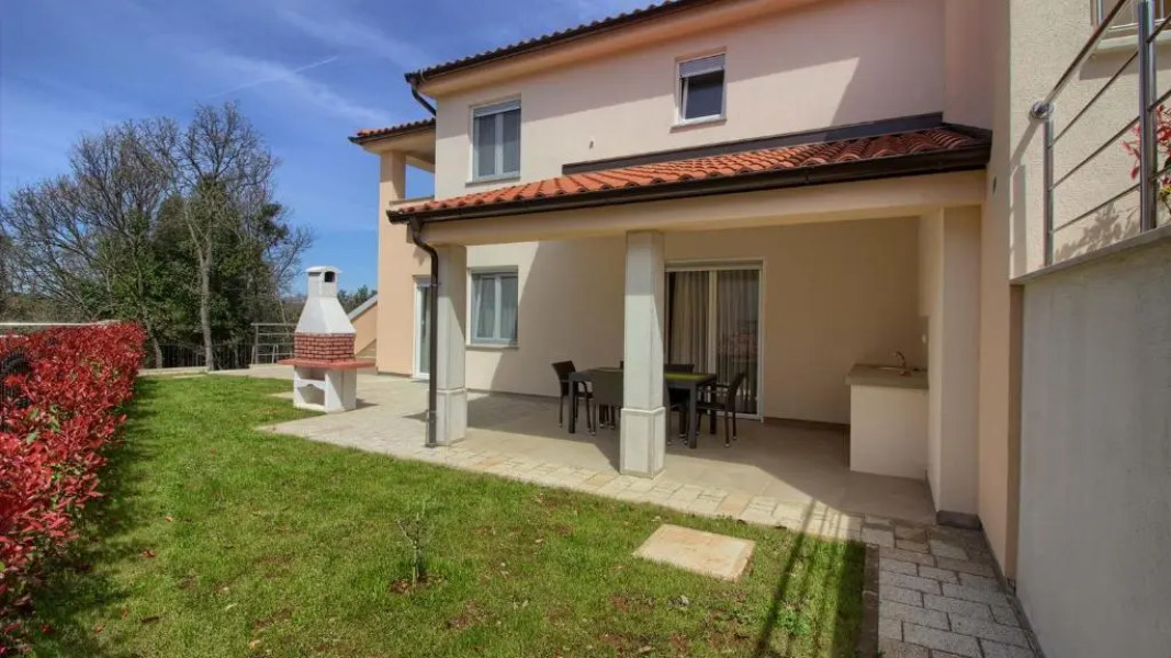 Charming villa Aurora with private pool 200m from the beach for up to 10 persons