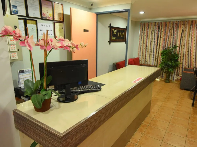 Highway Inn by OYO Rooms