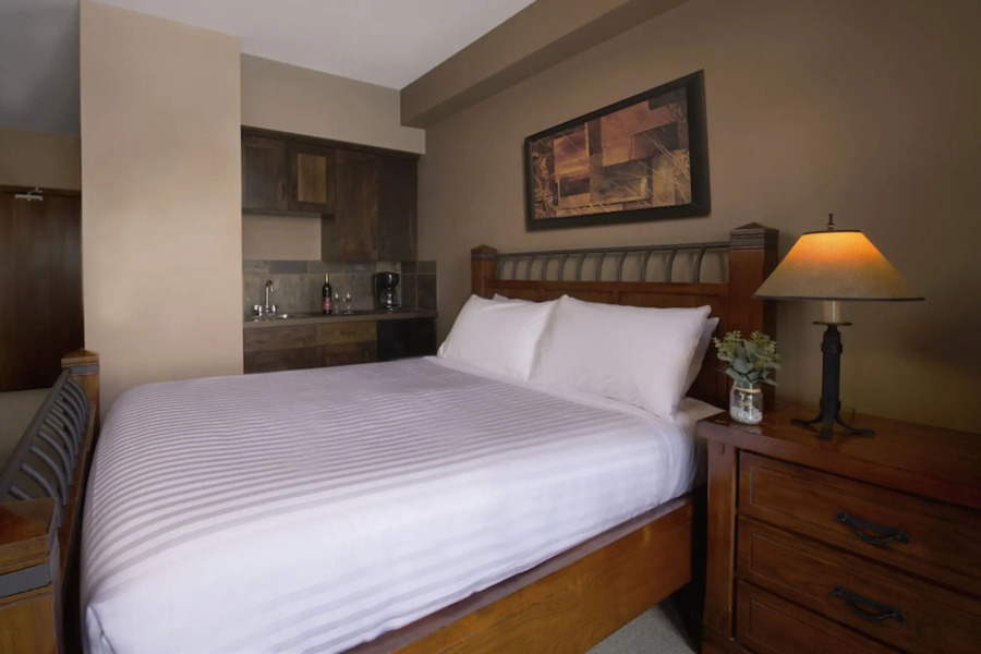 Glacier Mountaineer Lodge