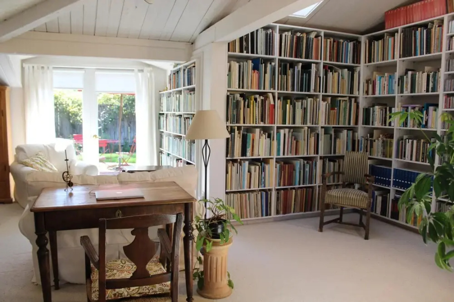 "Pepper Tree Cottage" Panoramic Views of Carmel Valley, Walking Distance to the Village
