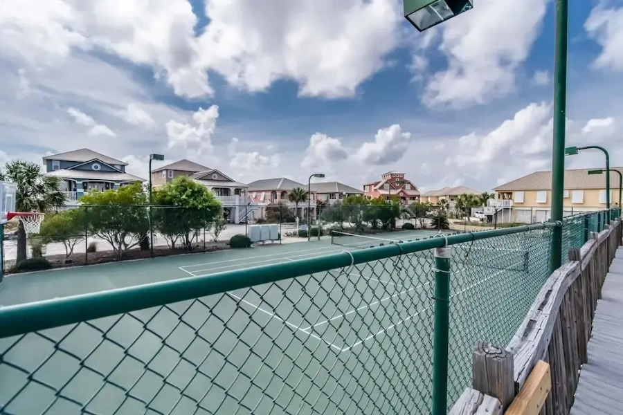 Sandy Toes 4 Bedroom Home by RedAwning