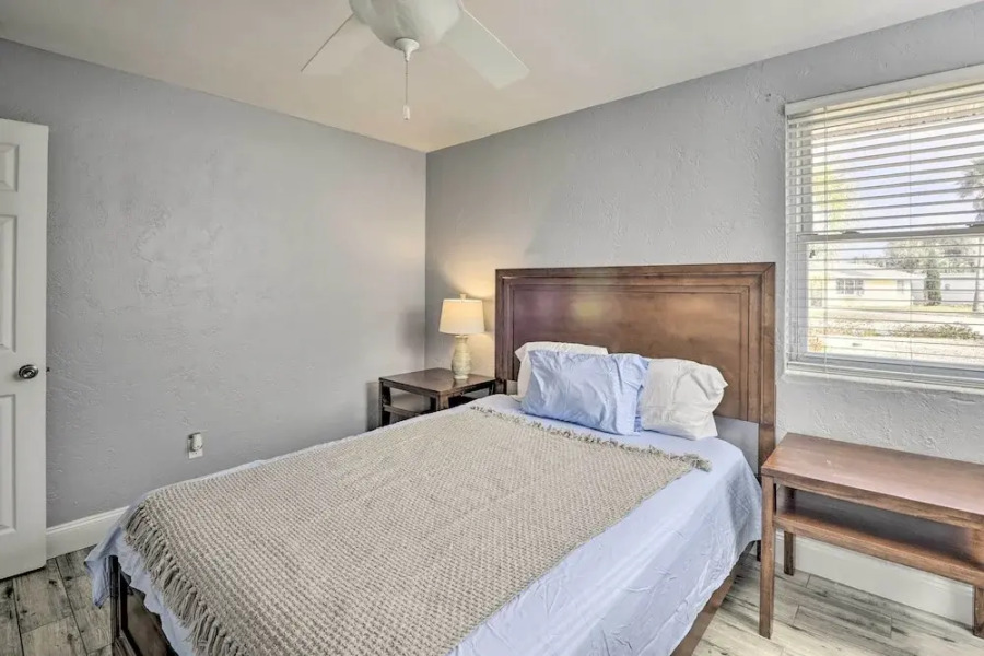 Ormond Beach Home w/ Screened Porch, Walk to Shore