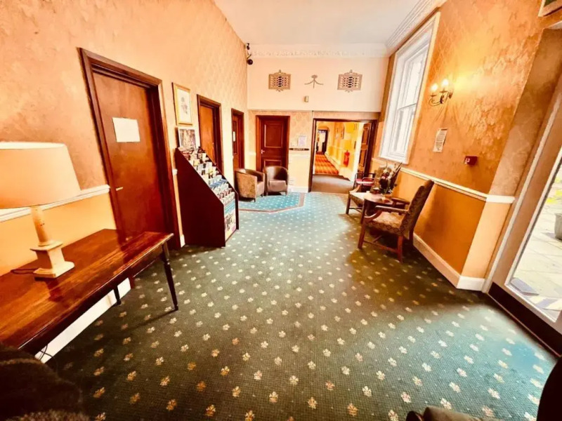 OYO Crown Hotel Stone