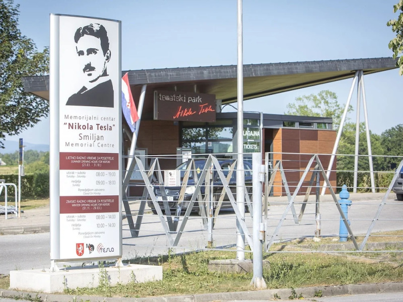 Rural House With Splendid Mountains View, 2 Terraces, Nice Veranda Lovely Garden