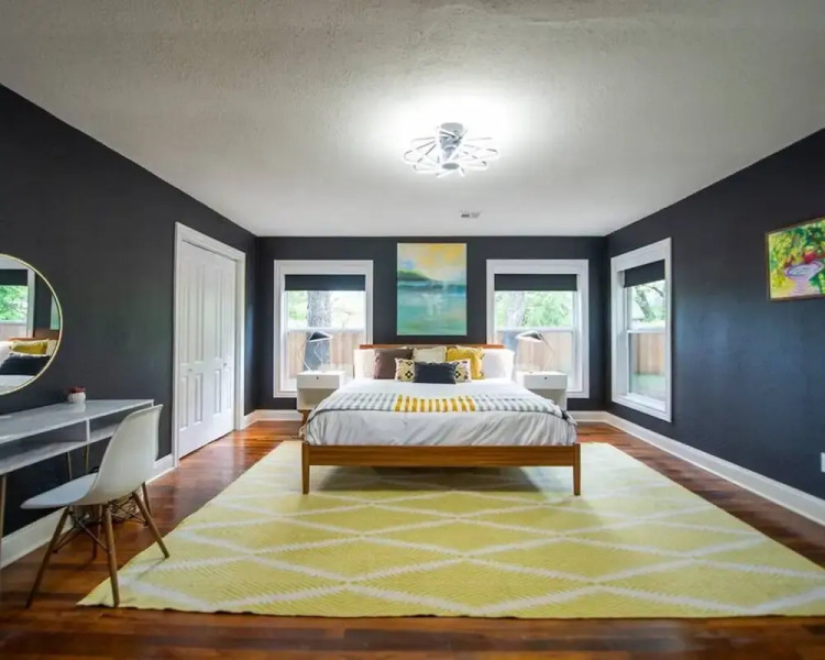 The Mod Poppy Large Home 10 Minutes From it all