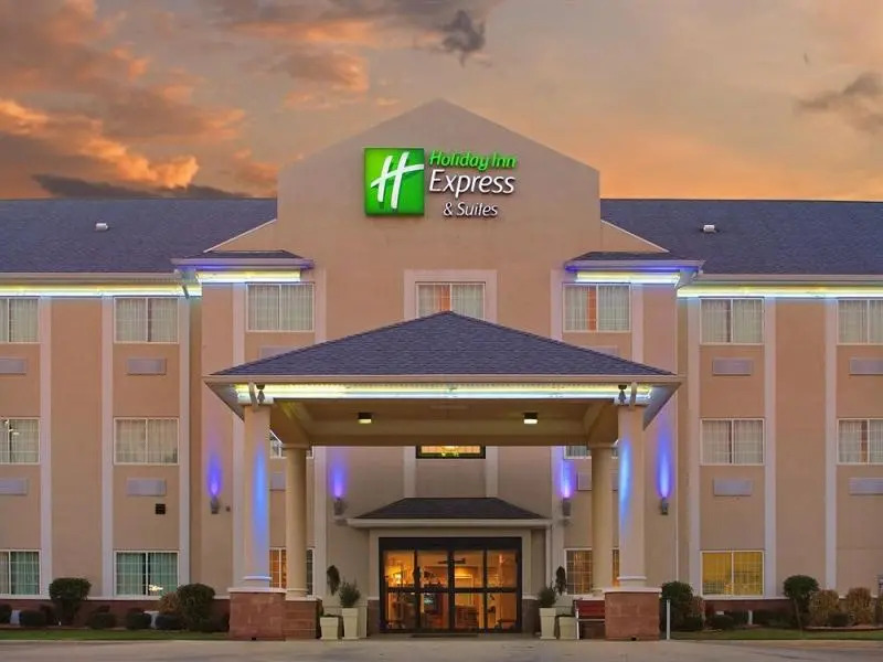Holiday Inn Express Hotel & Suites MAGNOLIA-LAKE COLUMBIA