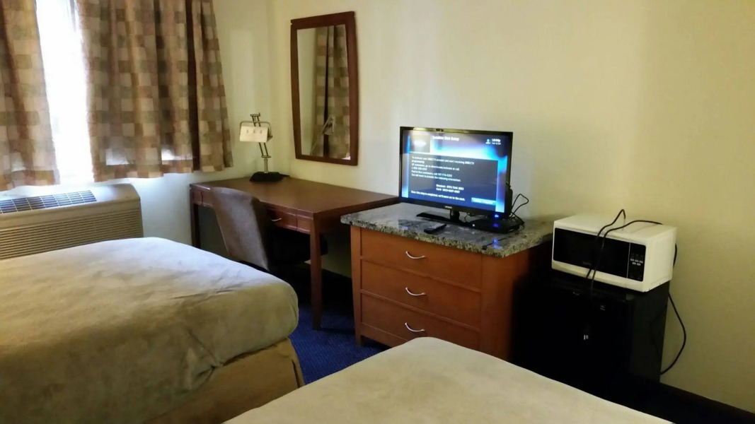 Riverwalk Inn & Suites