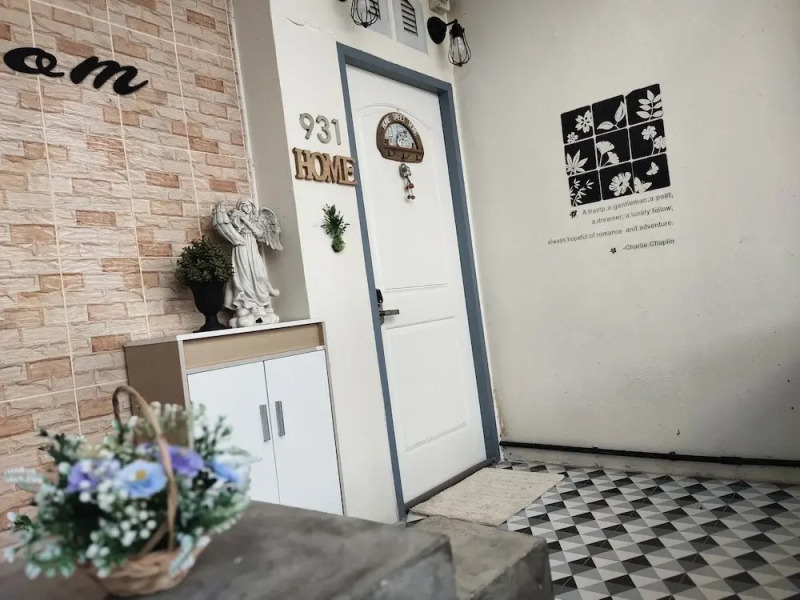 Home Room House - Adults Only