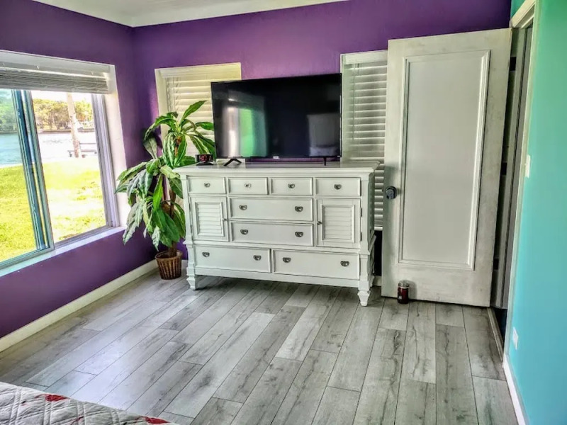 Room-flamingo Room on the Cotee River