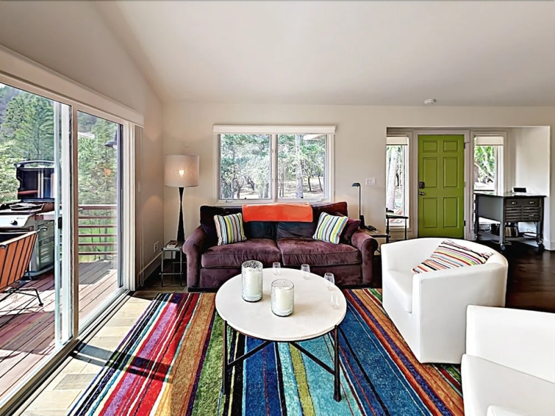 1515 Lawndale Country - 2 Br Cottage