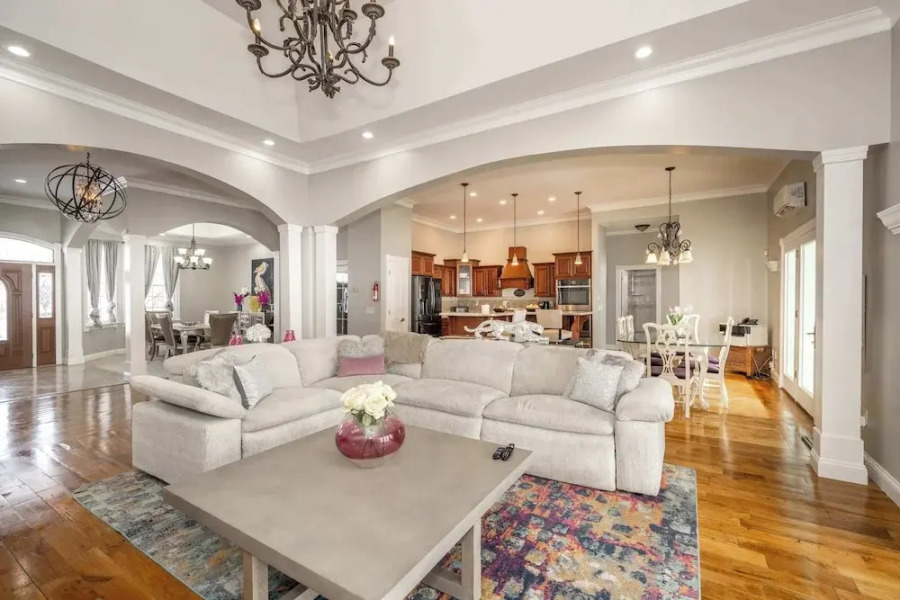 The Bishops Manor Stay for 10!