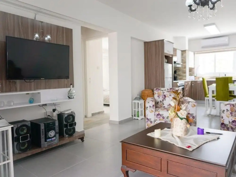 Sonia's Angel House- 300 Meters From the Beach, Newly Renovate Central Apartment