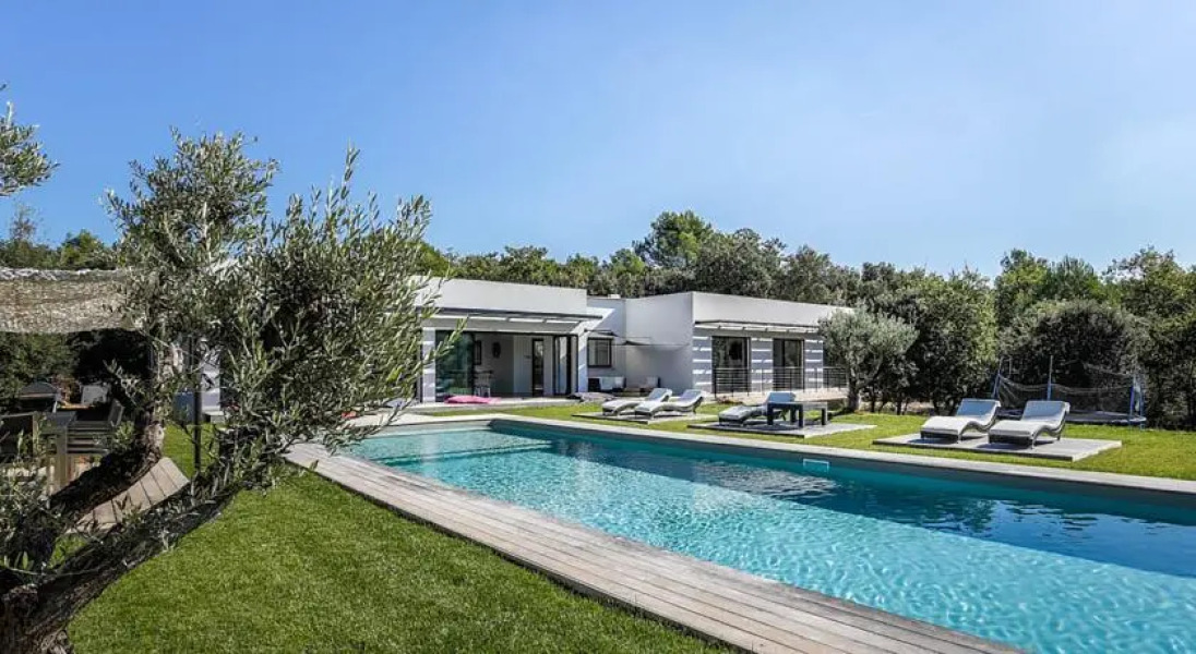 Squarebreak - Countryside Villa