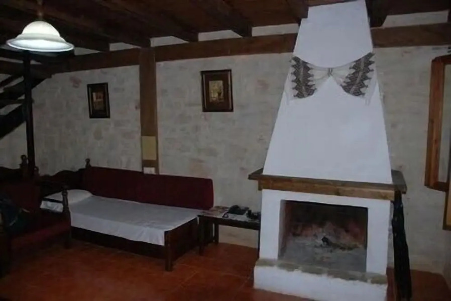 Stone Village Petrino Horio