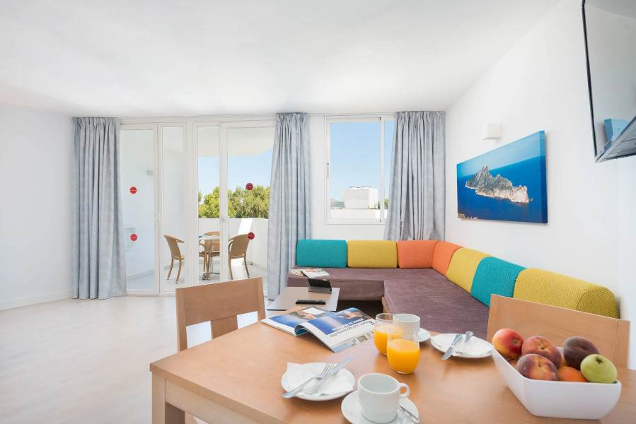 Loft studio with shared pool, near the beach