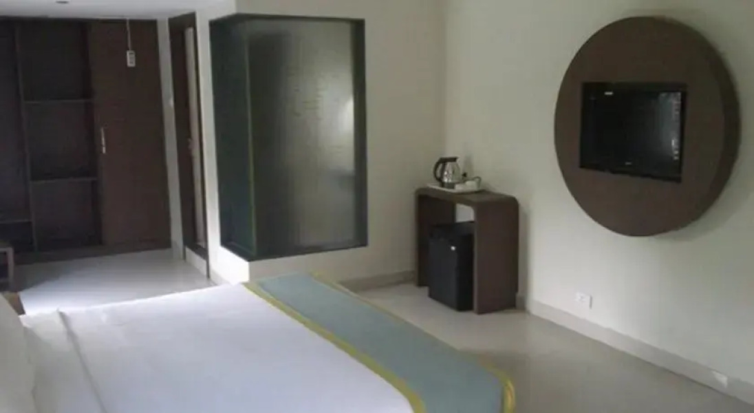 Summit Airport Hotel & Spa