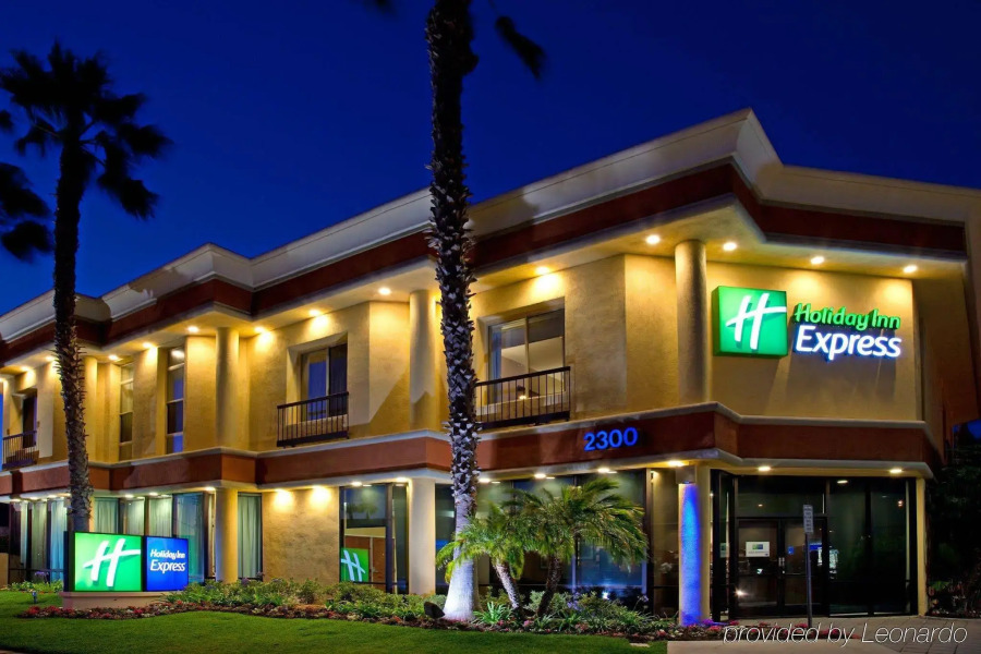 Holiday Inn Express Newport Beach by IHG