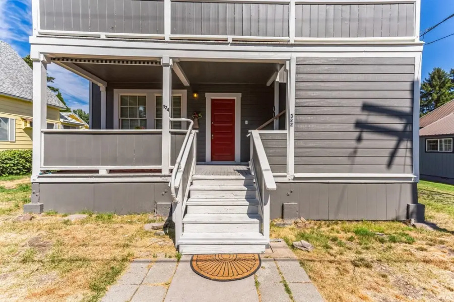 Charming Downtown Mccloud Retreat 2 Bedroom Home