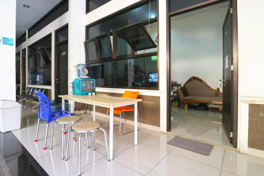 Saloka Guest House by ZUZU