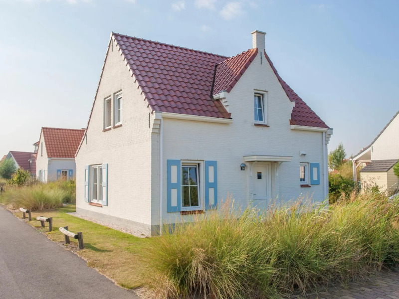 Detached villa with two bathrooms, 400 m. from the beach