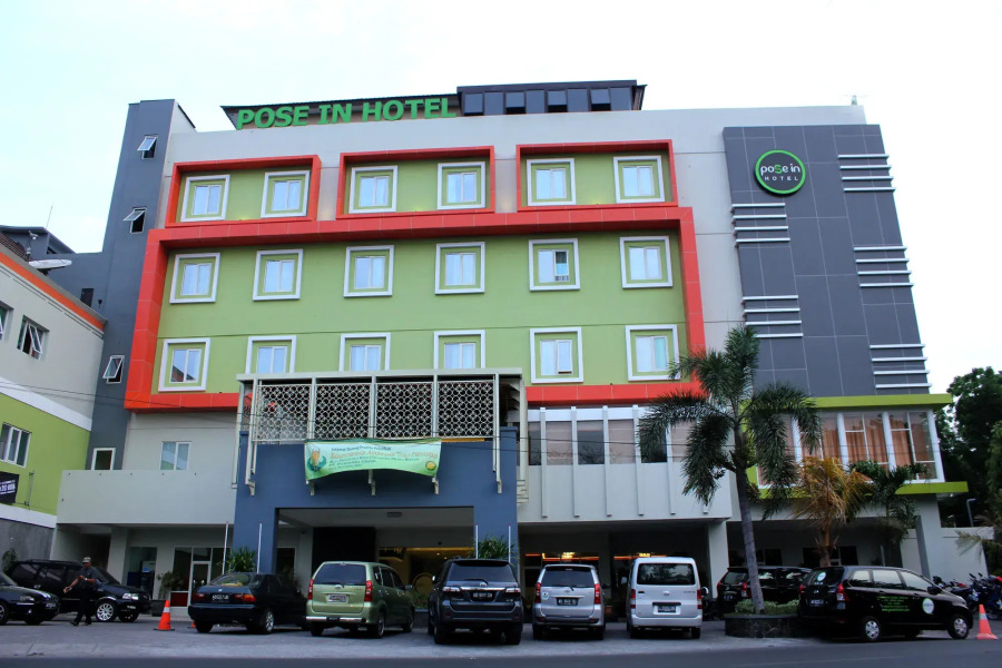 Pose in Solo by Wstay