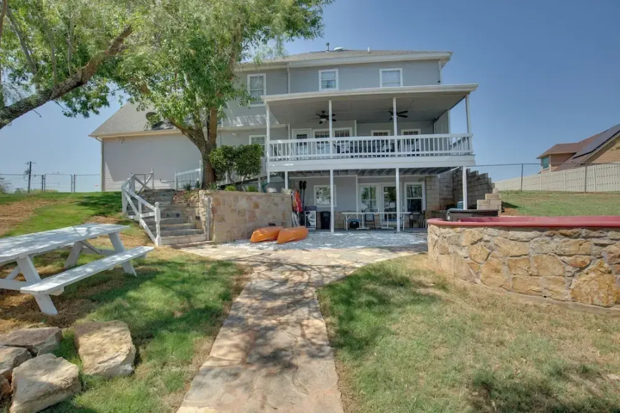Game Room & Dock: Waterfront Granbury Lake Retreat