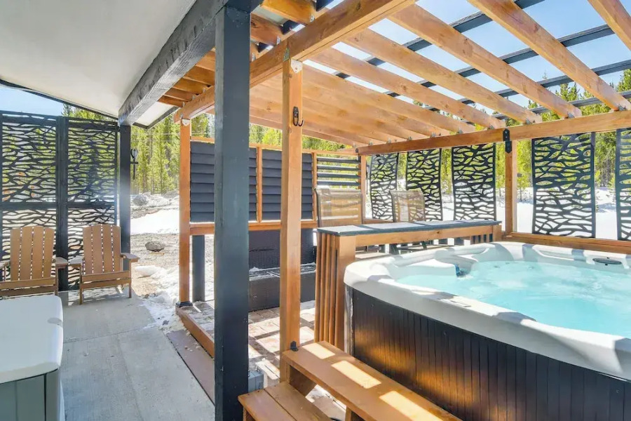 Romantic Mountain Retreat w/ Scenic Views!