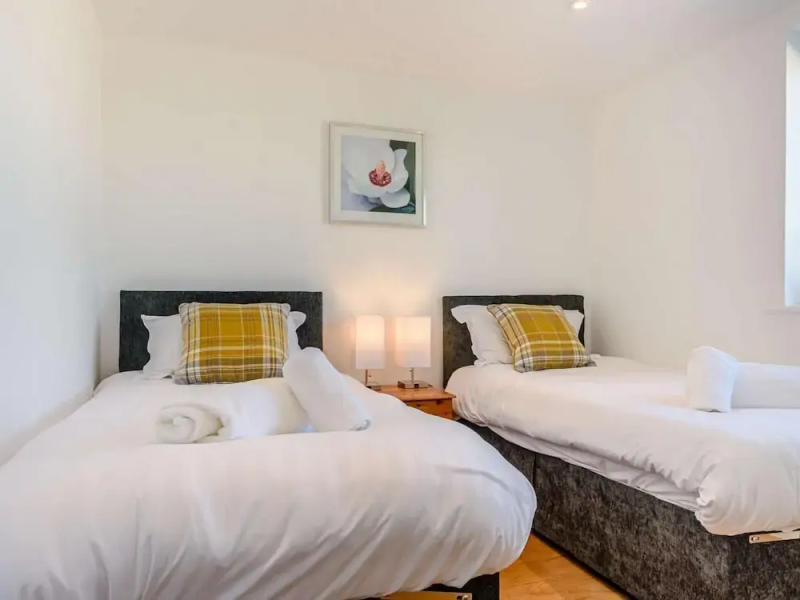 2-bed Modern Bungalow - Outstanding Country Views