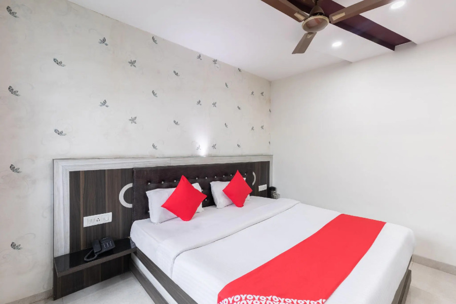 OYO 45301 Hotel Om Palace