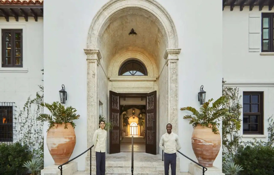 Four Seasons Hotel at The Surf Club