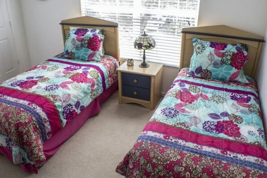 Neil's Windsor Hills Townhouse by RedAwning