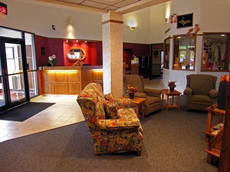 Baraga Lakeside Inn