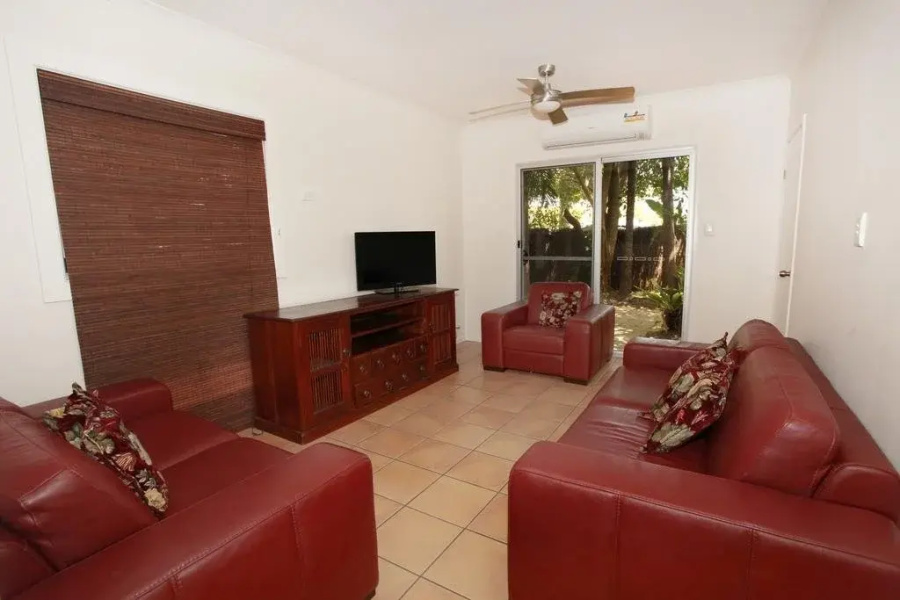 Mayfield 23 Holiday House