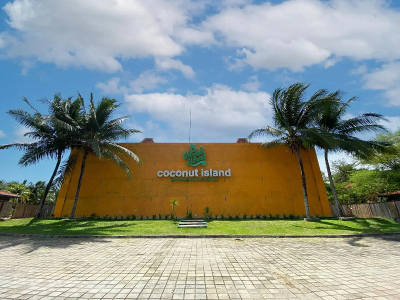 Coconut Island Carita