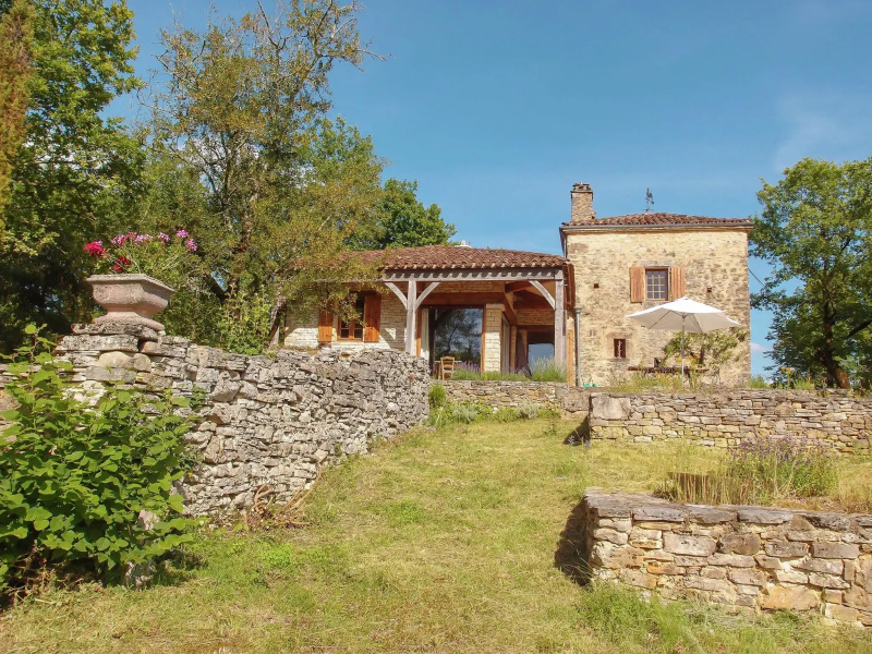 Cozy Holiday Home in Bouzic South of France near Meadows