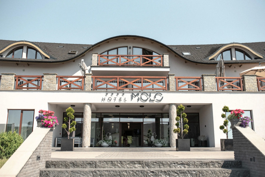 Molo Resort Hotel