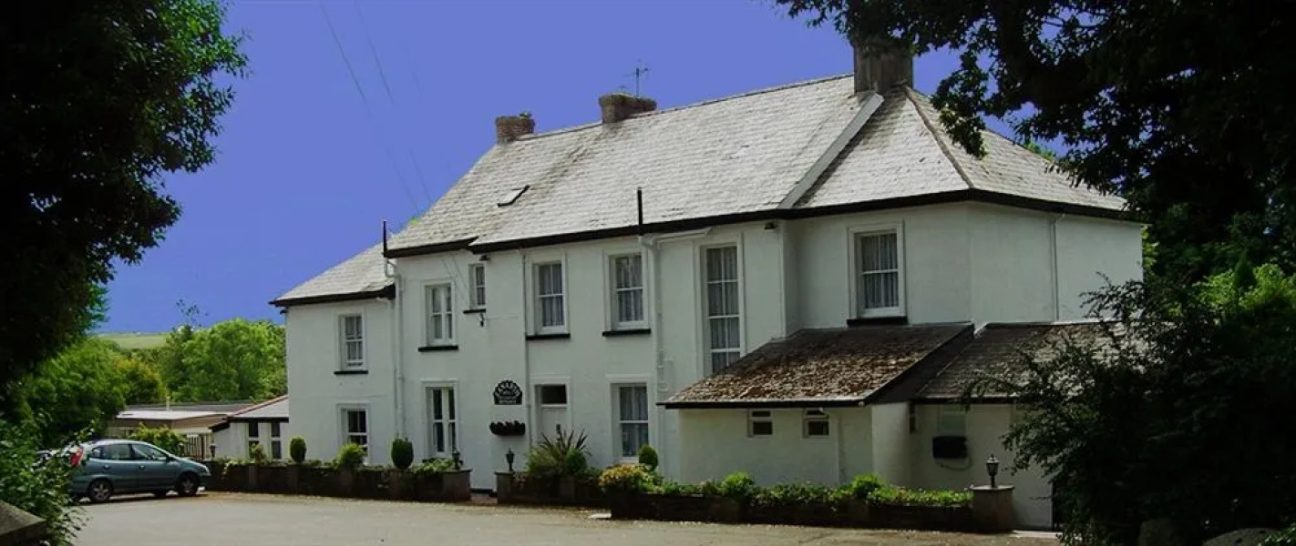 Lanarth Hotel and Caravan Park