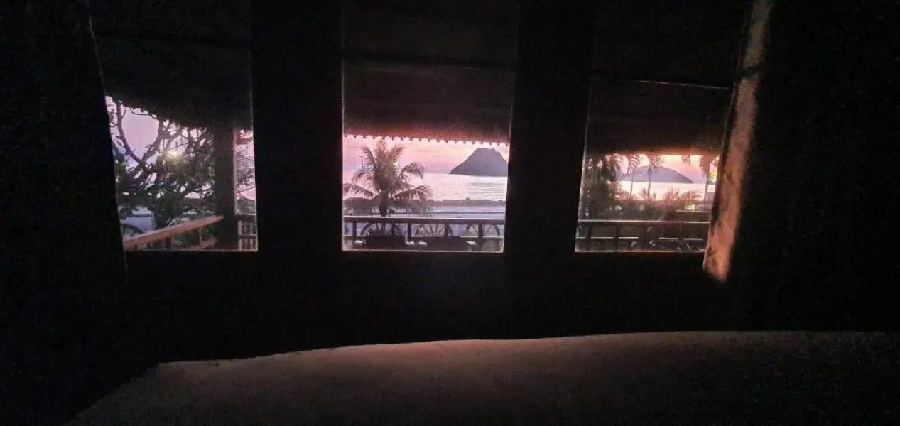 SeeSea Thai wooden house on beachfront