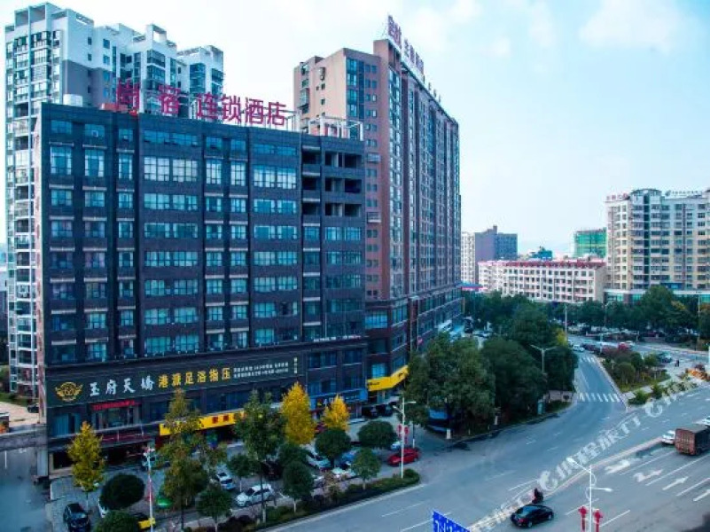 Shangsu Zhenxiang Hotel (Pingjiang County Vocational and Technical School Store)