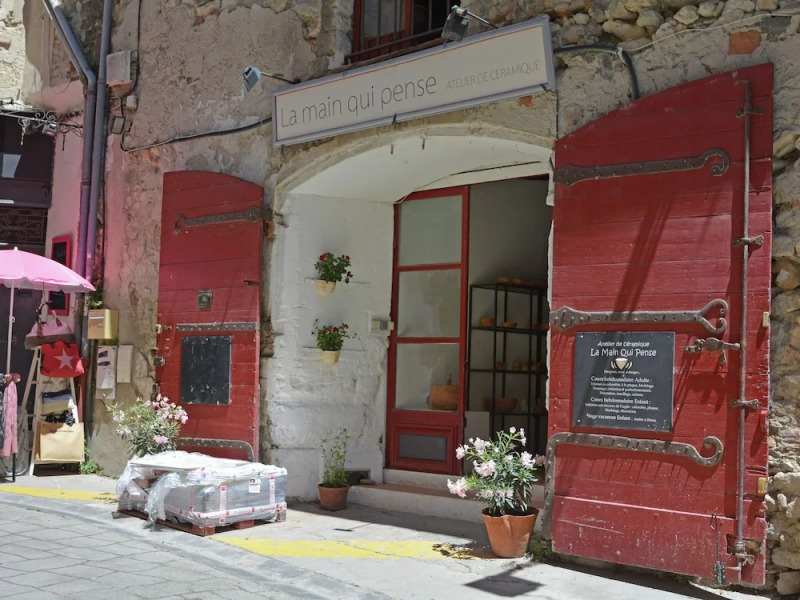 Quaint Villa in Saint-Andre-de-Roquepertuis with Pool