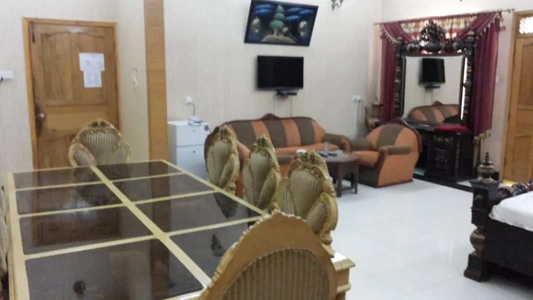Holiday Inn Guest House