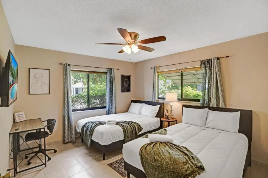 NEW Adorable Villa 7 min to Beach Trampoline