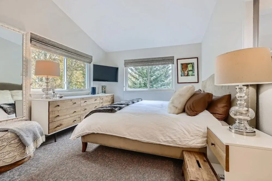 2 Bedroom PLATINUM Vacation Paradise! Hot Tub,Kick back in Style! 2 Home by RedAwning