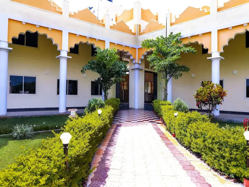 OYO 13893 Stay Simple Brindavan Resort