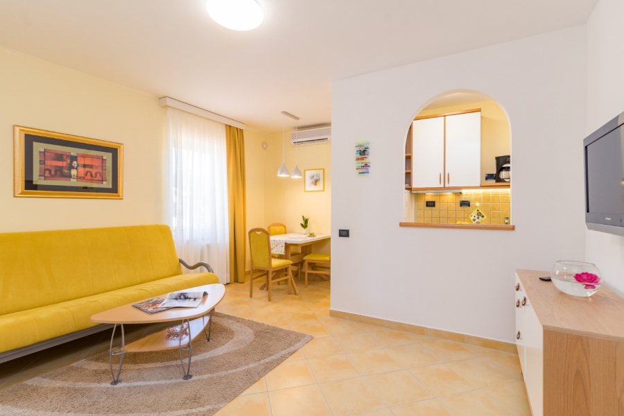 Apartment Escape - 20 m from sea: Yellow Medulin, Istria