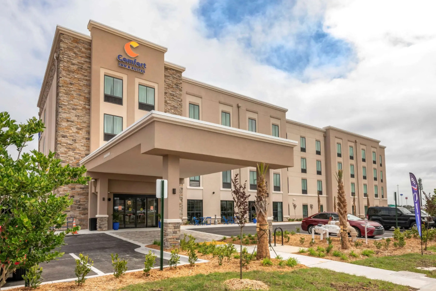 Comfort Inn & Suites Jacksonville - Orange Park Near Naval Air Station